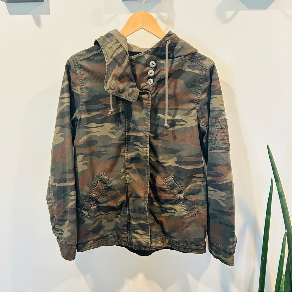 American Eagle Outfitters “LOVE” Embroidered Jacket - Picture 15 of 16